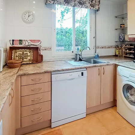 Apartment 2 Bedroom Lovely In