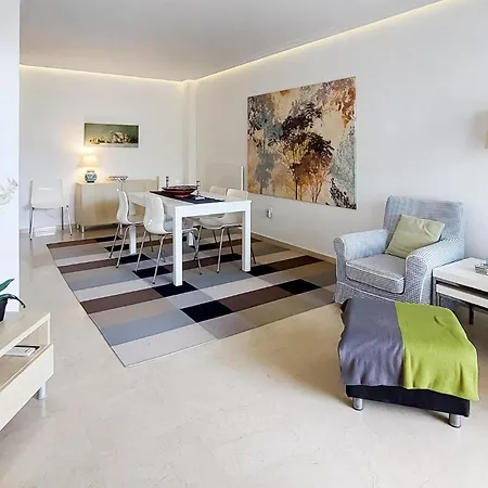 2 Bedroom Lovely In Apartment Marbella