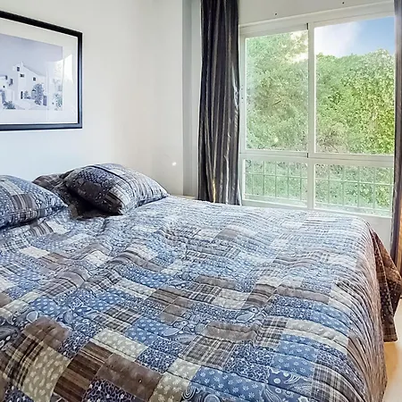2 Bedroom Lovely In Apartment Marbella